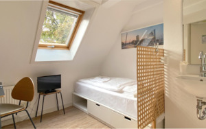 single-room-shared-shower-hotel-hanseatin-hamburg